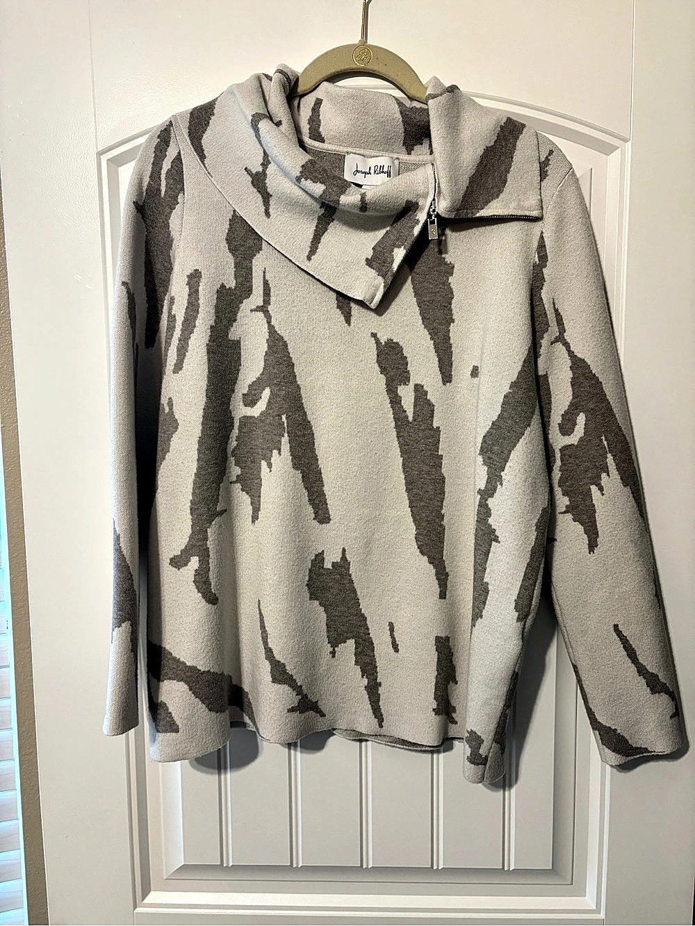 Joseph Ribkoff Sweater Knit Plaid Print Boxy Top Gray & White Large